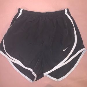 NIKE ATHLETIC SHORTS